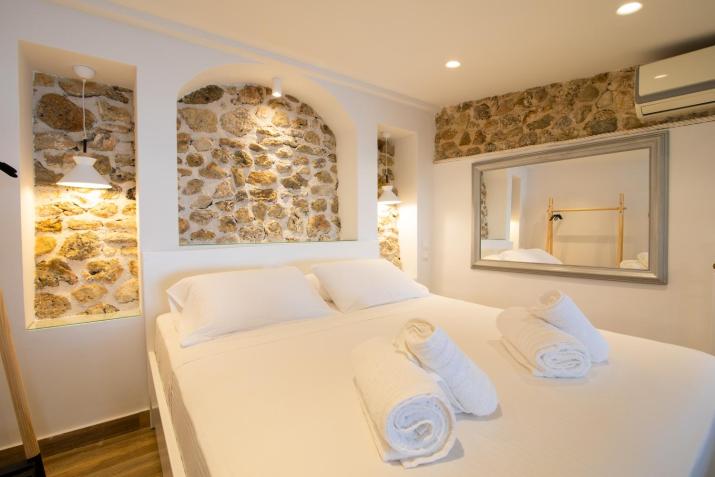 Pontikonisi Hotel & Suites