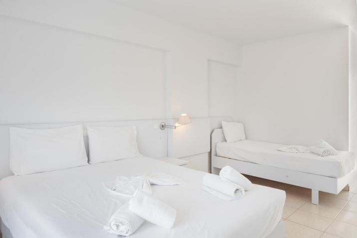 Evripides triple room 1