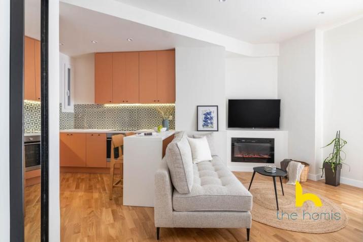Romantic Nest with Electrical Fireplace near Acropolis