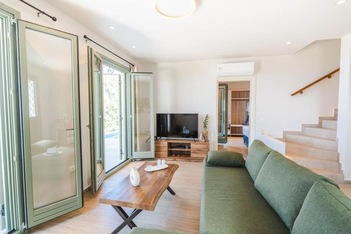 Artemis Panorama Villa - Hillside Luxury with Jacuzzi Pool & Sea Views