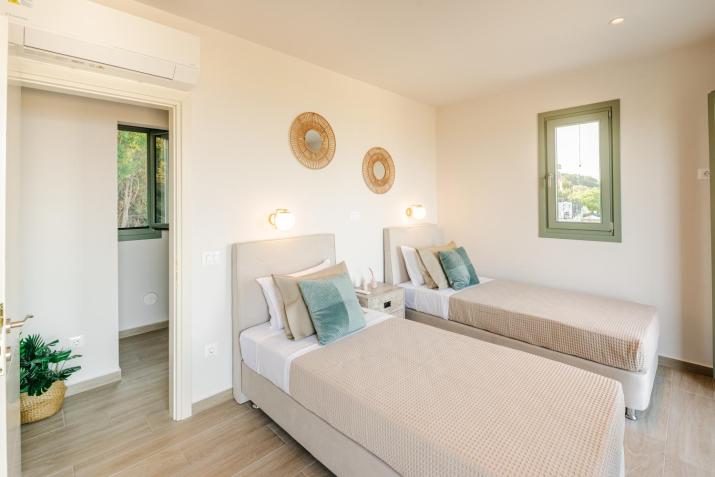 Luxury Villa Artemis Pool, Jacuzzi, Peace & Perfect Sunsets in Kefalonia