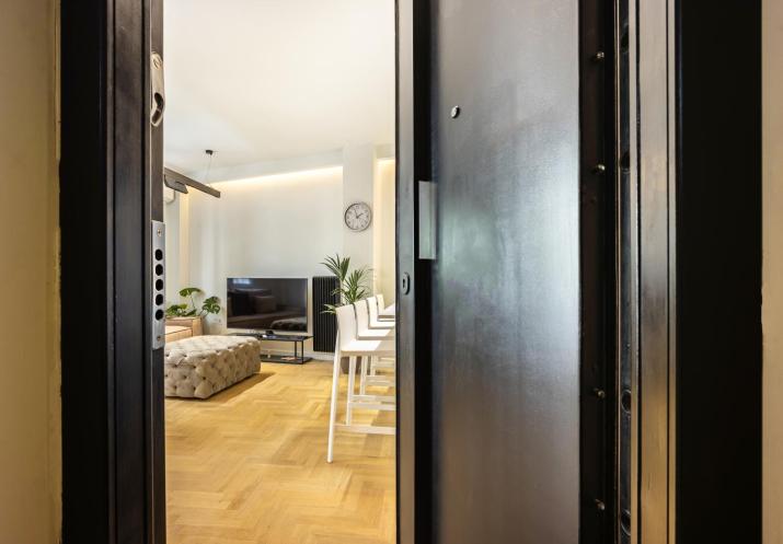 2 Bath Modern Suite Pagrati Next to Stadium