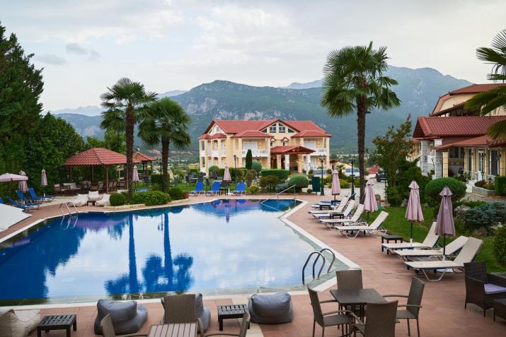 Famissi Suites