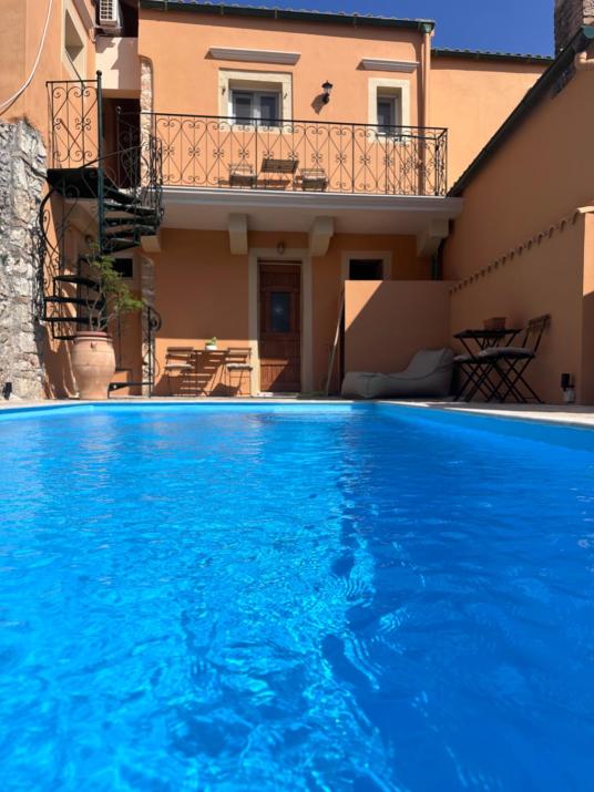 Lithari Suites