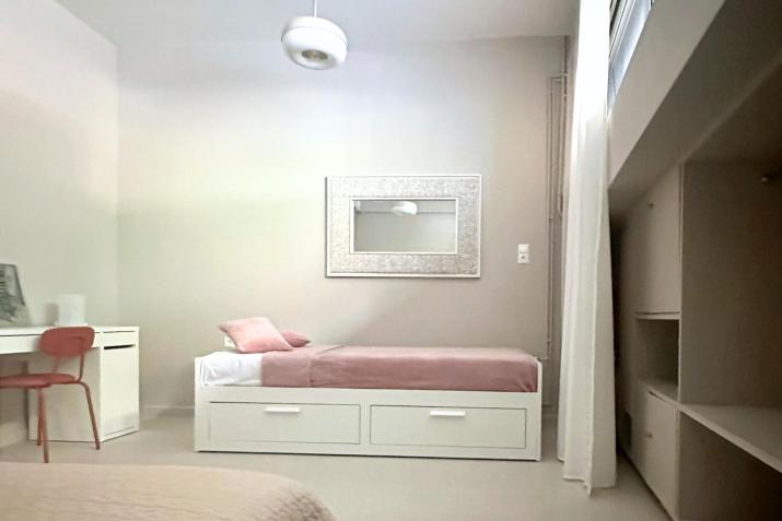 Renovated City Center x3 Double Bed Flat