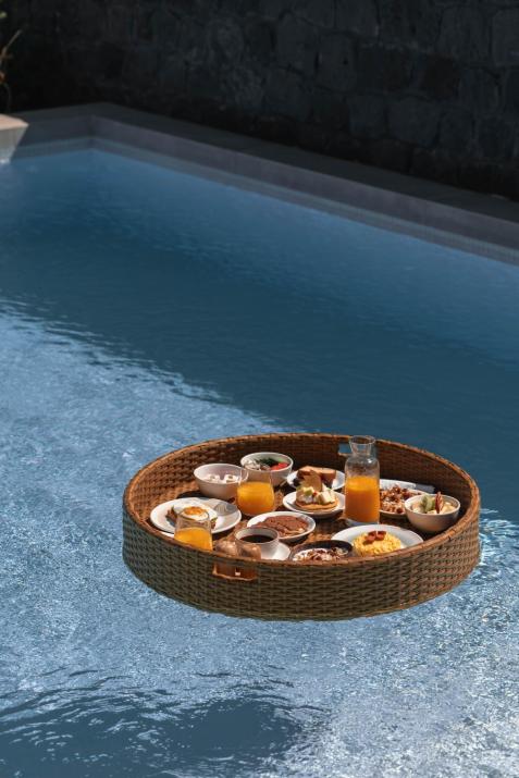 NĒRO Suites by NOMÉE Hospitality Group