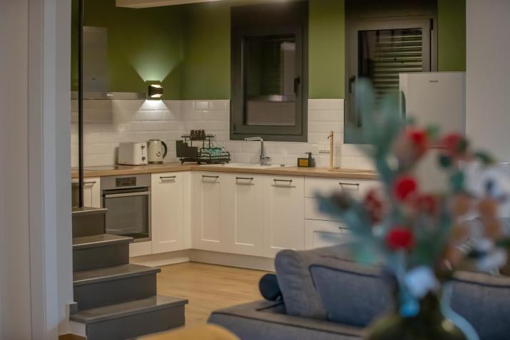 Element Suites - Yellow - Apt 2BD - Kalambaka