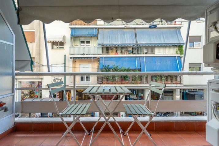 Casa Vibrant - Colorful 2Br Apt with Balcony in Koukaki