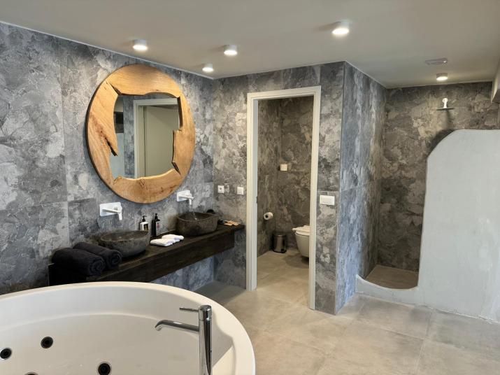 The Noverian Bios Santorini