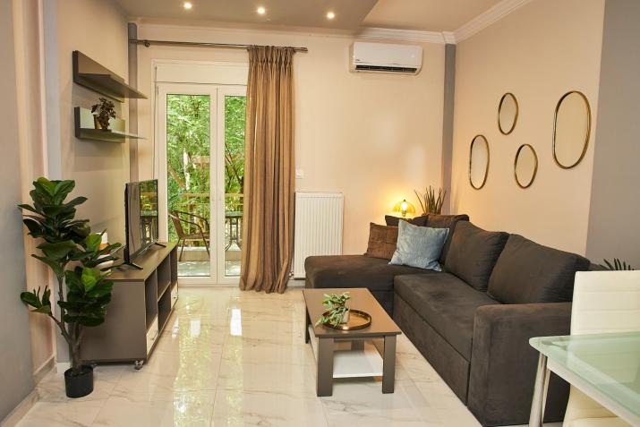 Marble Shine Apartment near the city center by BiNoBi!
