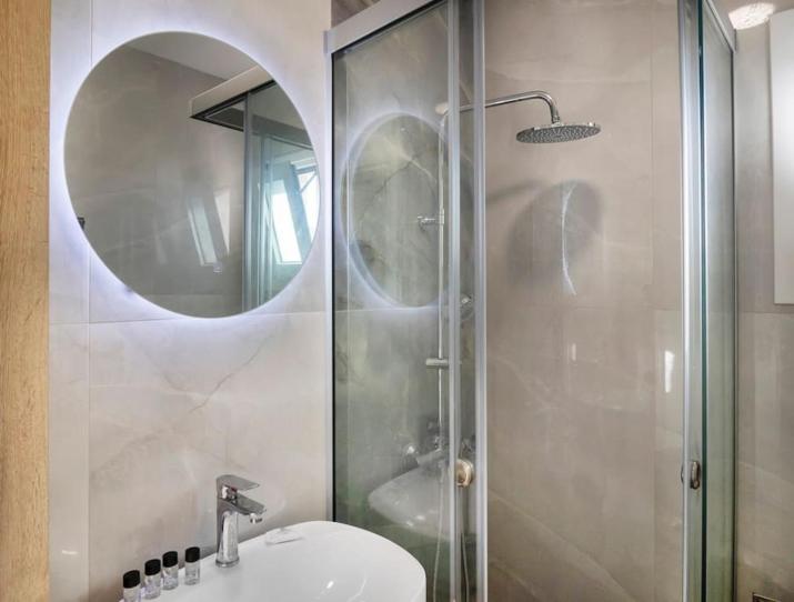 Elegant Suite near Beach 6
