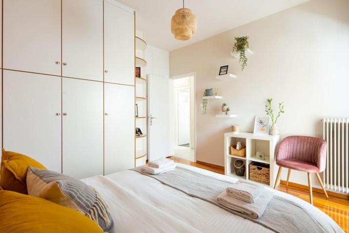 Bright and Natural Apt in Athens