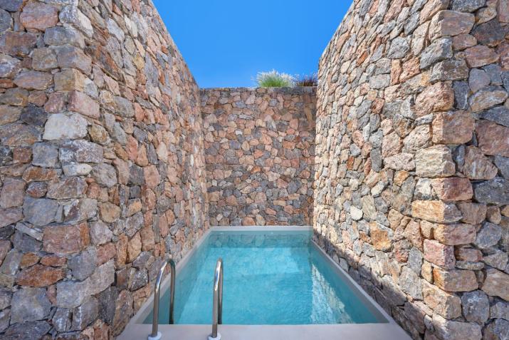 Felicity Cave Suites