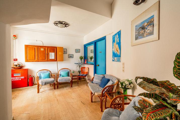 Stay for 2 by Alecos Studios