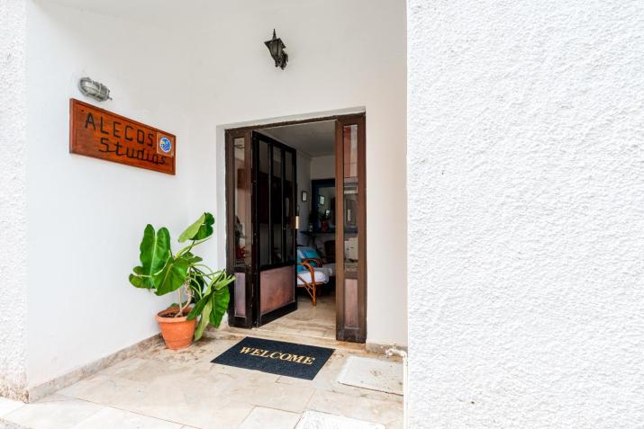 Stay for 2 by Alecos Studios