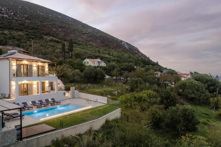aZOLAki Suites