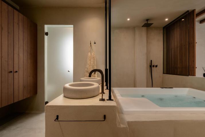Tesoro Elegant escapes- suites
