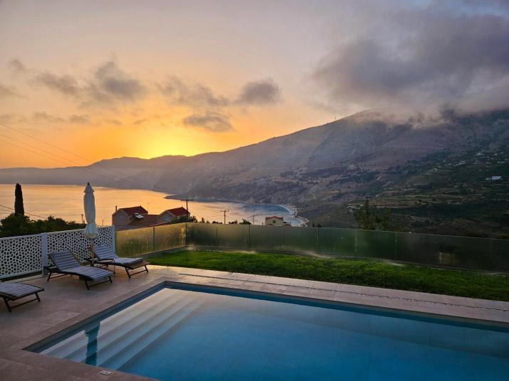 aZOLAki Suites