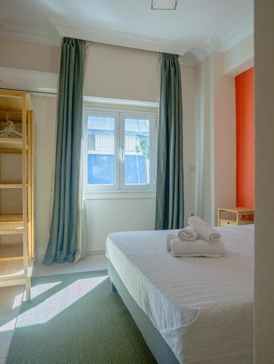 Casa Vibrant - Colorful 2Br Apt with Balcony in Koukaki