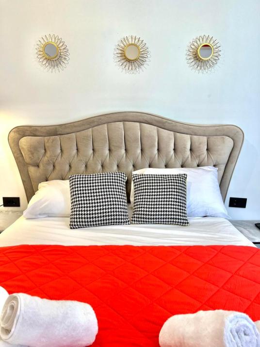 Plaka Central Suite by Zeus suites