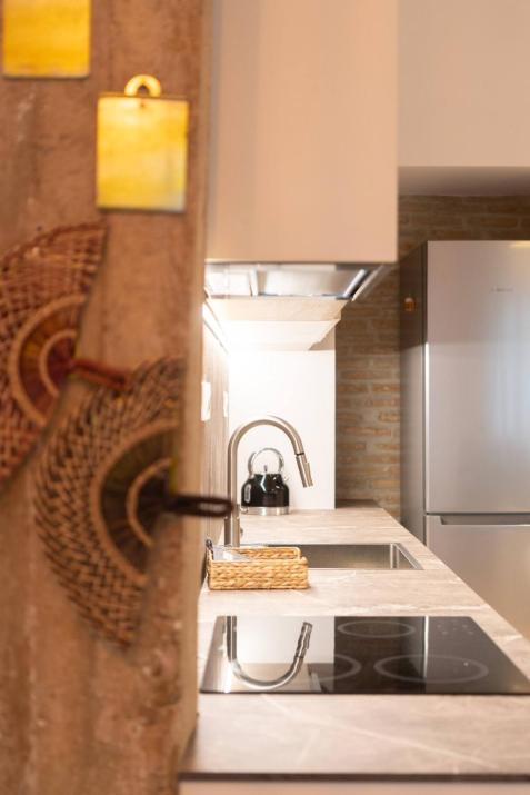 2BR Apartment 5' from Filopappou