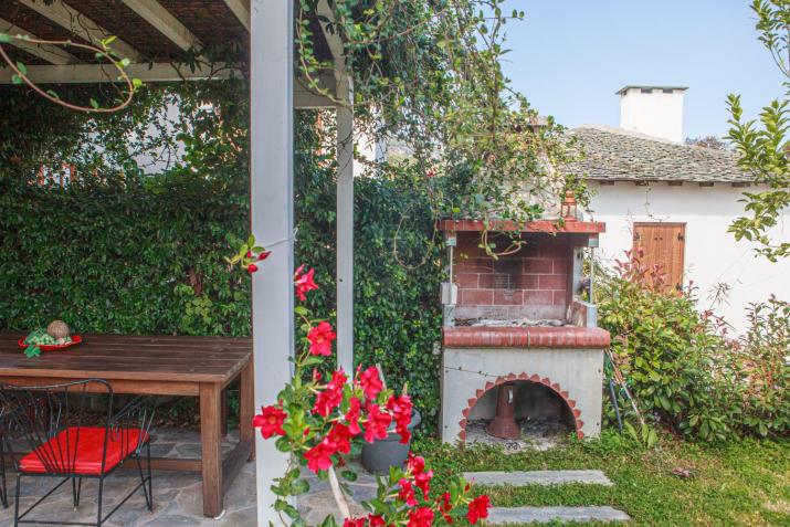 Eleni's Seaside Apartment