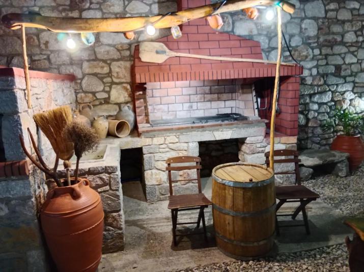 Tsampika's Traditional Stone Cottage in Siana