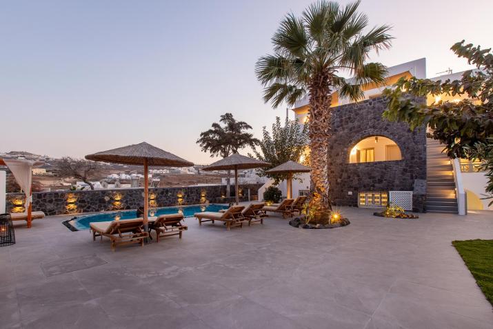 Santorini Villatzio Suites