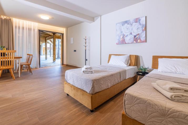 Doce Dioses , By IdealStay Experience