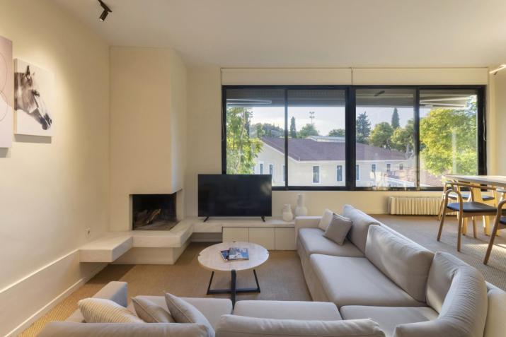 Spacious 3bdr Apartment with Monumental View