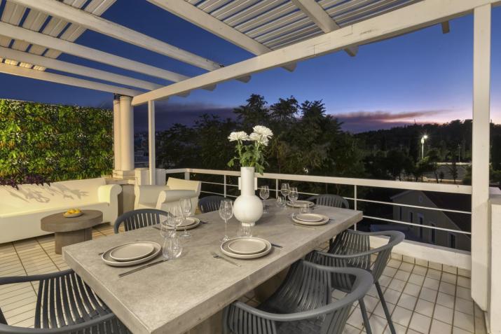 Spacious 3bdr Apartment with Monumental View