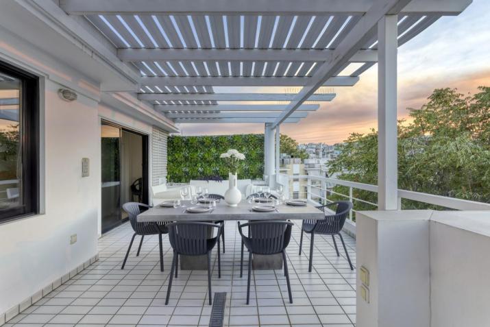 Spacious 3bdr Apartment with Monumental View