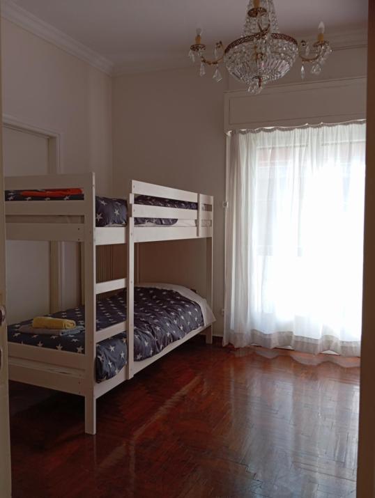 Dormitory Bunk bed 5' from metro