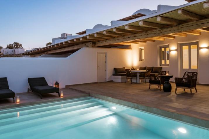 NĒRO Suites by NOMÉE Hospitality Group