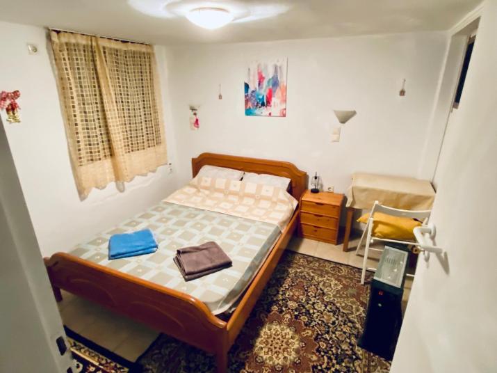 20 mins from city centre, rural house