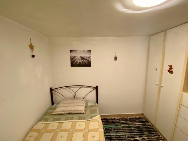 20 mins from city centre, rural house