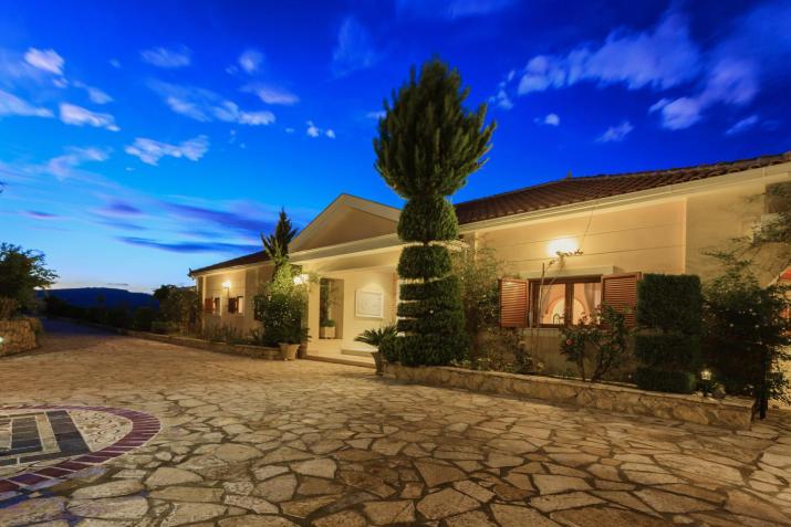 Villa Akros and Suites