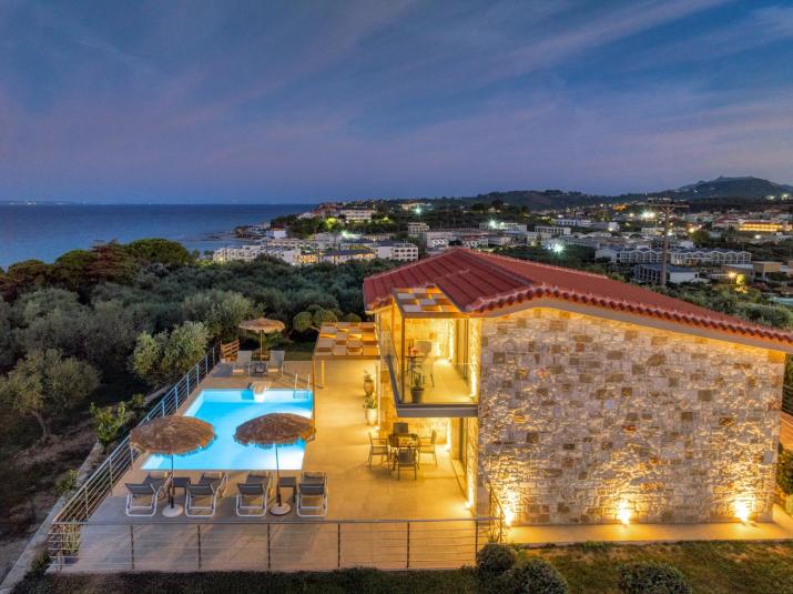 Villa Fellenza - Pool Villa By the Sea with Stunning SunriseView
