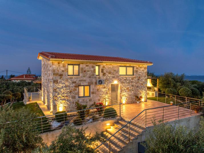 Villa Fellenza - Pool Villa By the Sea with Stunning SunriseView