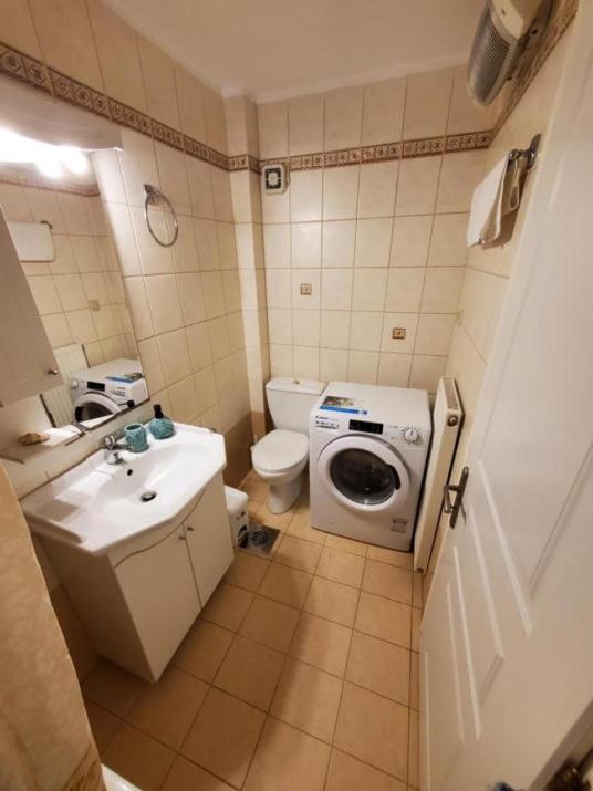 Sior Dionysios Apartments