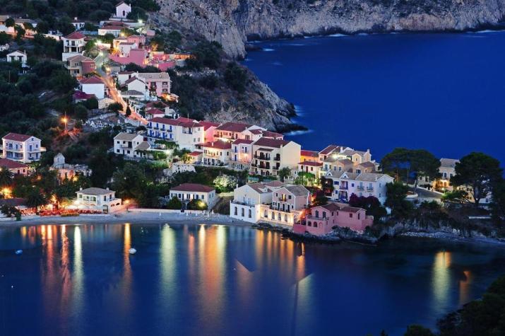 Asos Beachfront Apartment, Center village, 20m Beach - near Myrtos - Fiskardo