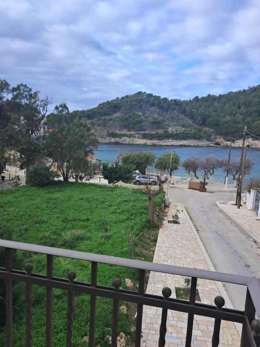 Asos Beachfront Apartment, Center village, 20m Beach - near Myrtos - Fiskardo