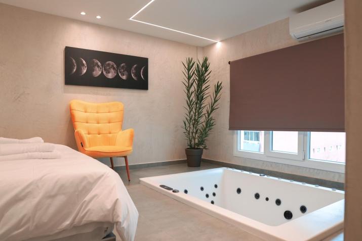 THE LOT luxury suites