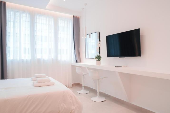 THE LOT luxury suites