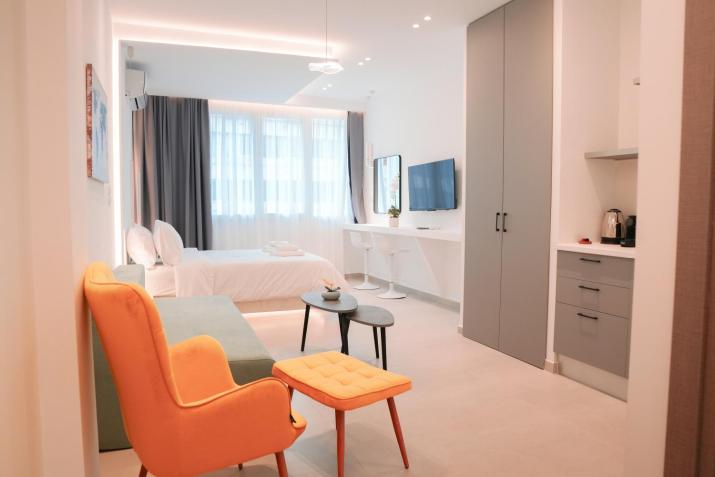 THE LOT luxury suites