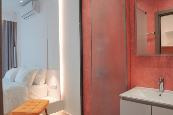 THE LOT luxury suites