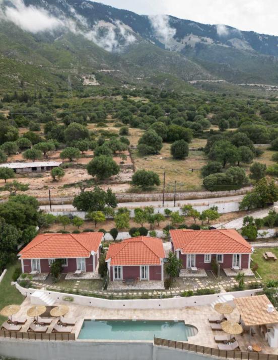 Lorraine's Apartments close to Lourdas Beach