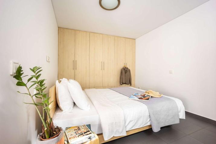 O&O Group - Gazi Metro APT Urban Balcony Oasis