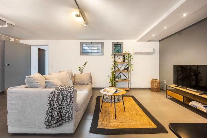 O&O Group - Gazi Metro APT Urban Balcony Oasis