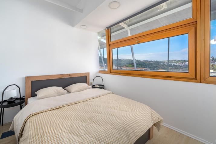 Urban loft with balcony across the Acropolis!
